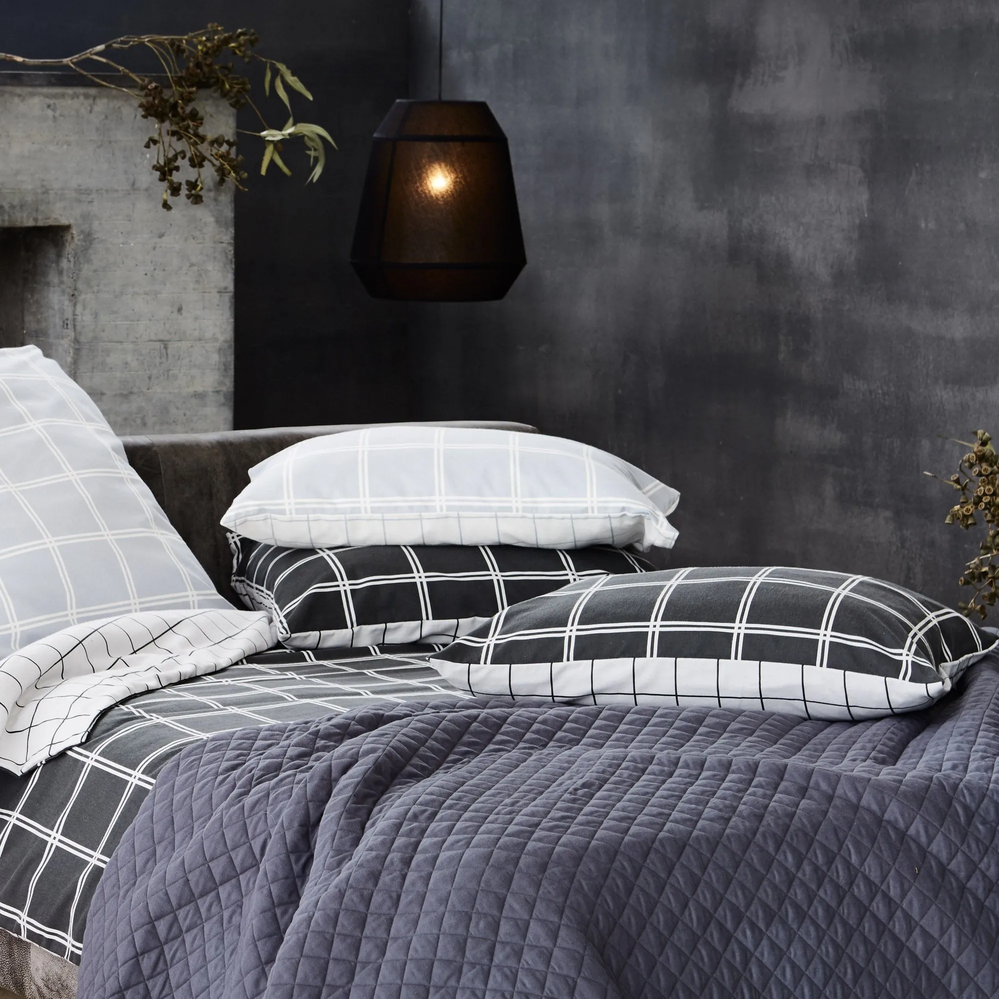 Brelade Bedding [Charcoal/Light grey]